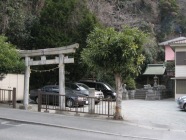 鎌倉市御成町の諏訪神社。かつては諏訪屋敷内にありました。