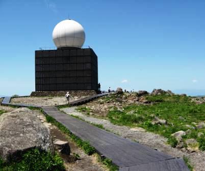 気象庁のレーダー観測網をより充実させるため、富士山レーダーに替わり、車山山頂に新たな観測所が登場しました。