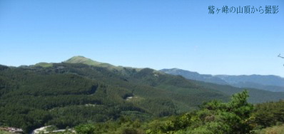 鷲ヶ峰山頂の景色,左から三峰山,茶臼山,美ヶ原